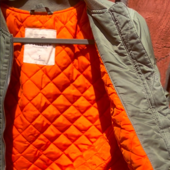 Green Hollister puffer bomber jacket - Picture 6 of 8